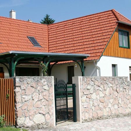 Sasfeszek Vendeghaz Hotel Zirc Luaran gambar
