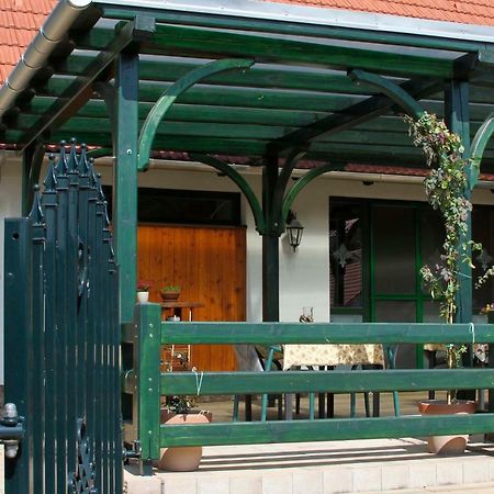 Sasfeszek Vendeghaz Hotel Zirc Luaran gambar
