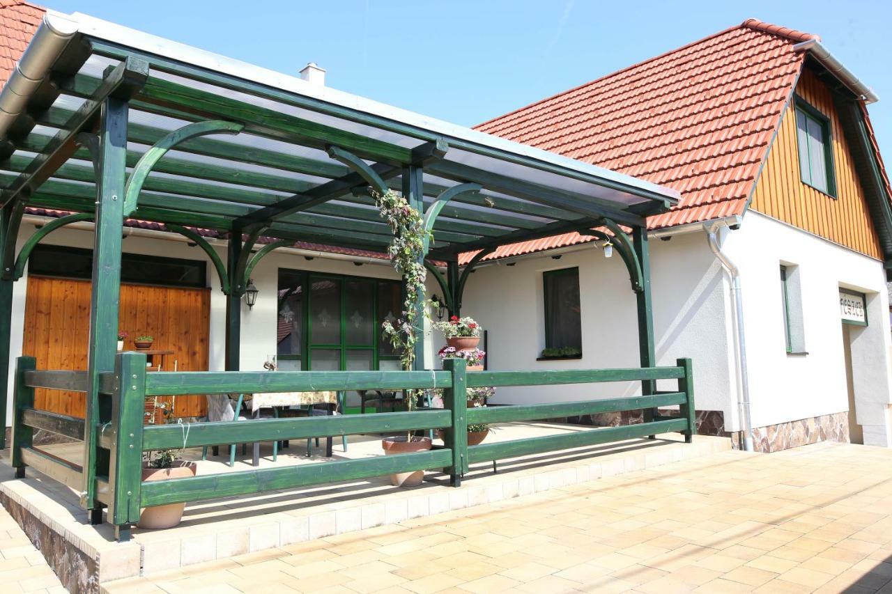 Sasfeszek Vendeghaz Hotel Zirc Luaran gambar