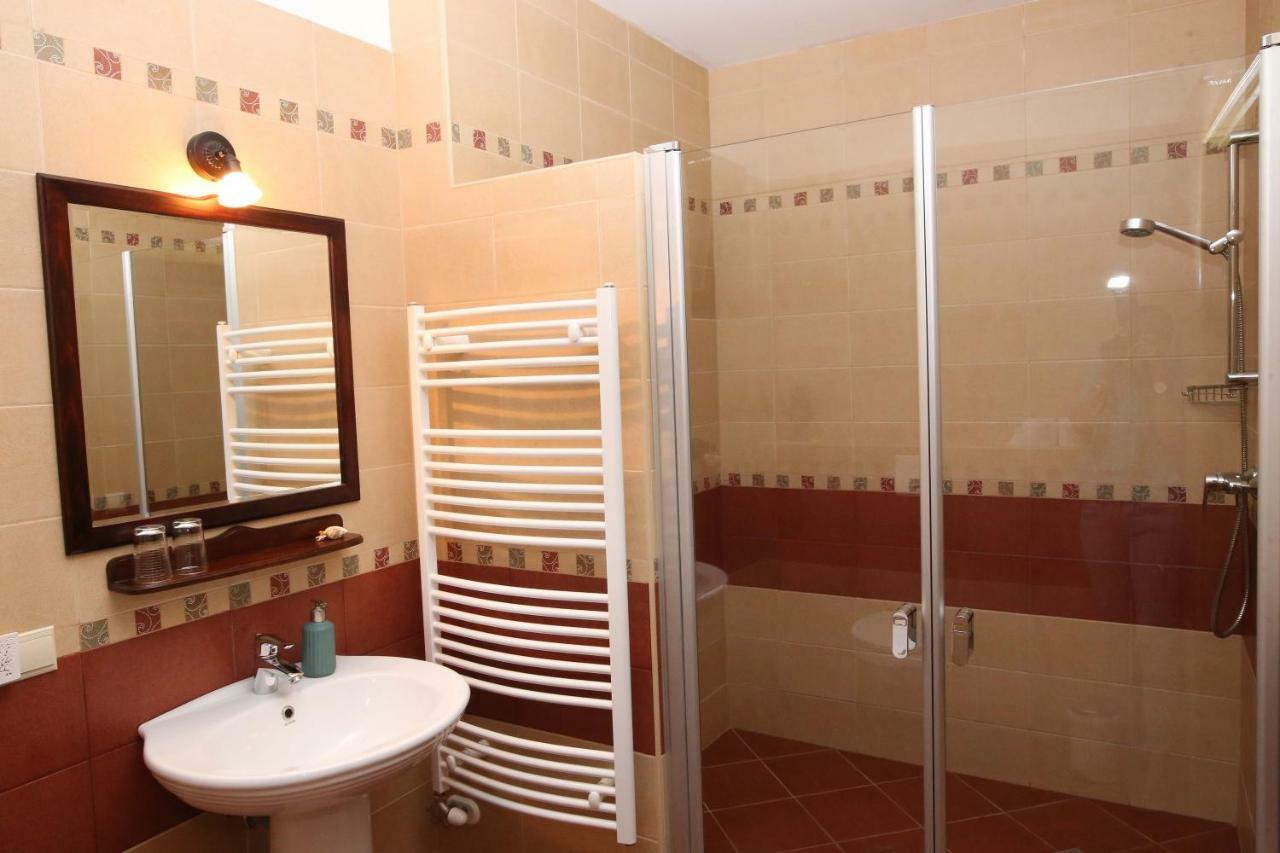 Sasfeszek Vendeghaz Hotel Zirc Luaran gambar