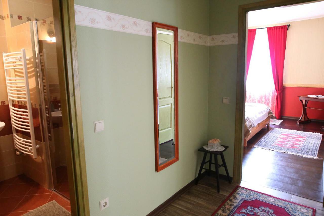 Sasfeszek Vendeghaz Hotel Zirc Luaran gambar