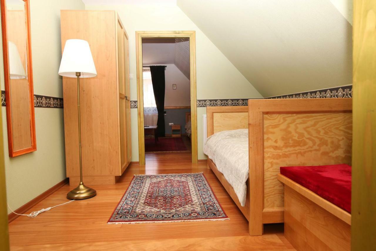 Sasfeszek Vendeghaz Hotel Zirc Luaran gambar