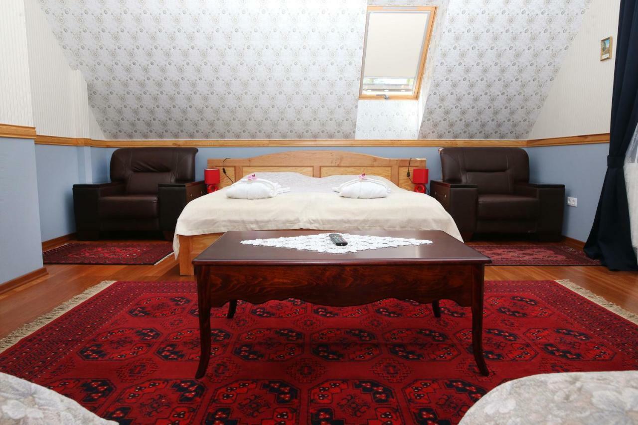 Sasfeszek Vendeghaz Hotel Zirc Luaran gambar