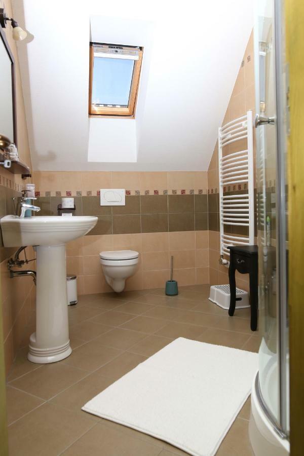 Sasfeszek Vendeghaz Hotel Zirc Luaran gambar