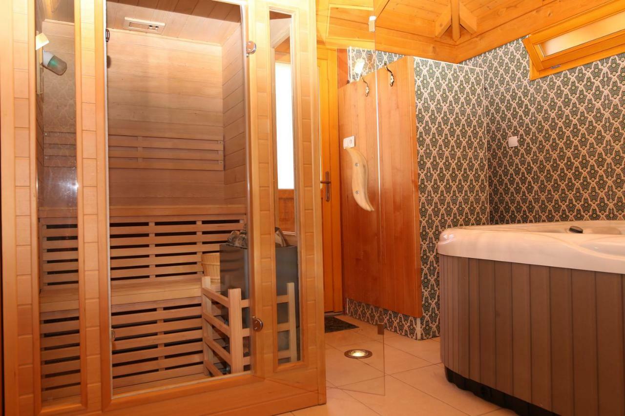 Sasfeszek Vendeghaz Hotel Zirc Luaran gambar