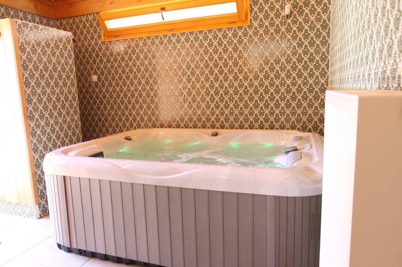 Sasfeszek Vendeghaz Hotel Zirc Luaran gambar