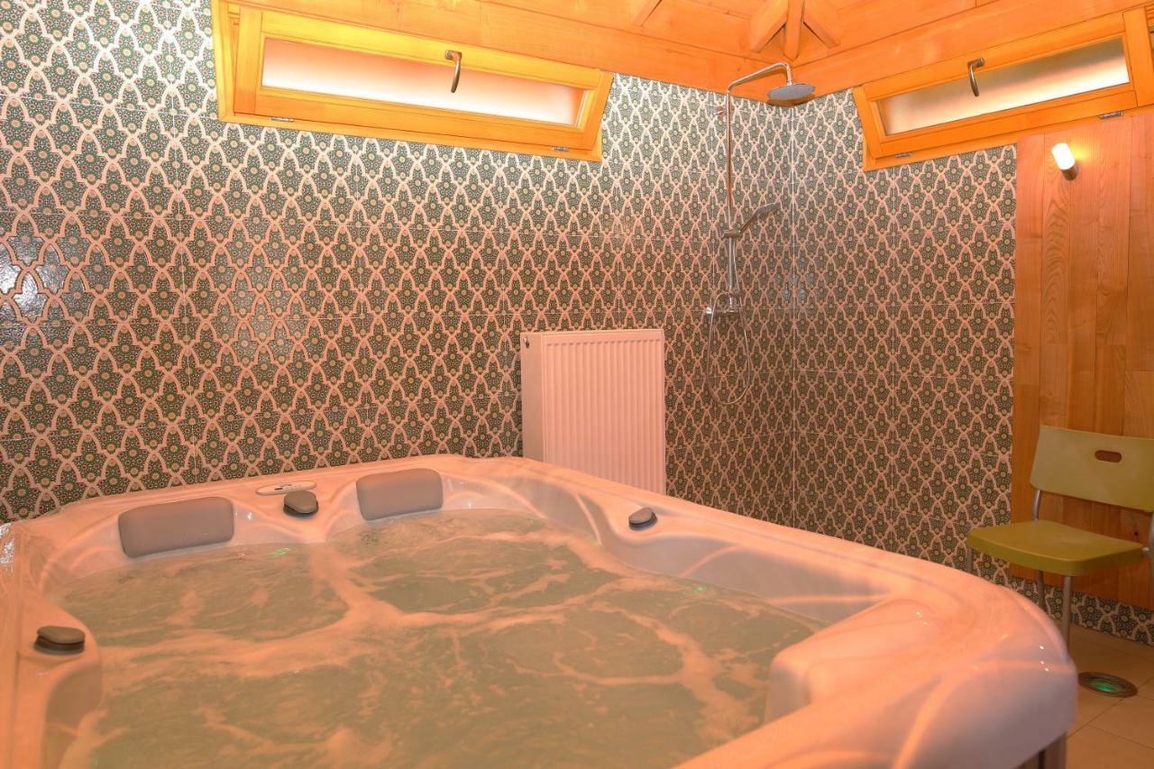 Sasfeszek Vendeghaz Hotel Zirc Luaran gambar